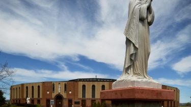 Kuil Nasional Lady of Martyrs Roma di Auriesville di Amerika New York yang Mengispiratif